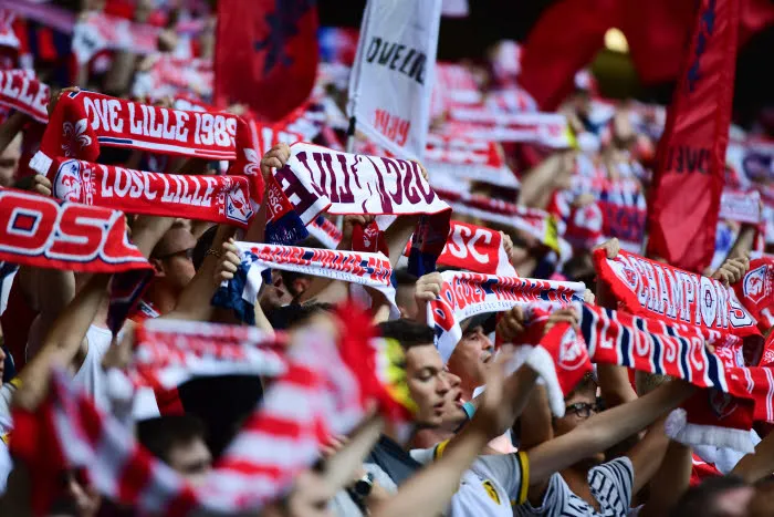 Les supporters, les stades et la gravité terrestre