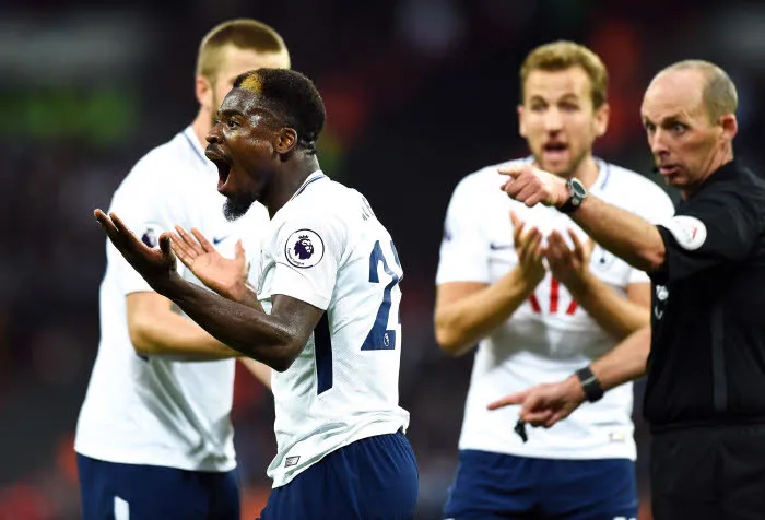 Première titularisation et premier rouge pour Serge Aurier