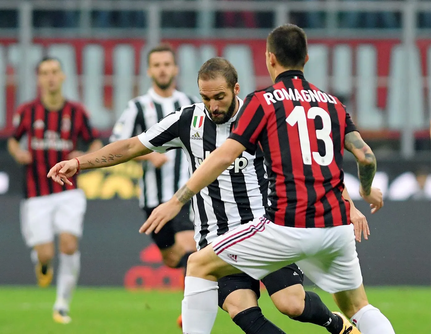 Higuaín incendie San Siro