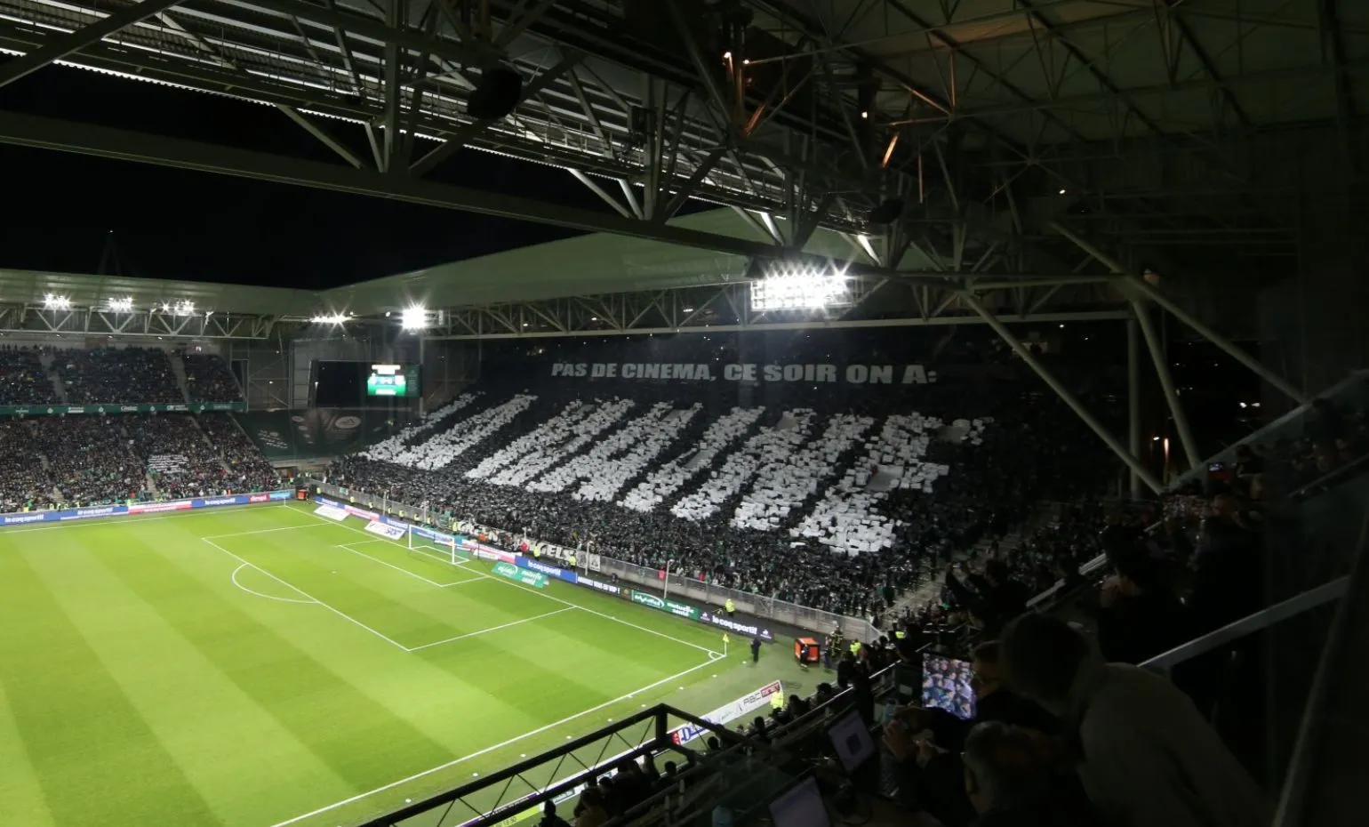 La FFF charge Saint-Étienne et saisit la LFP