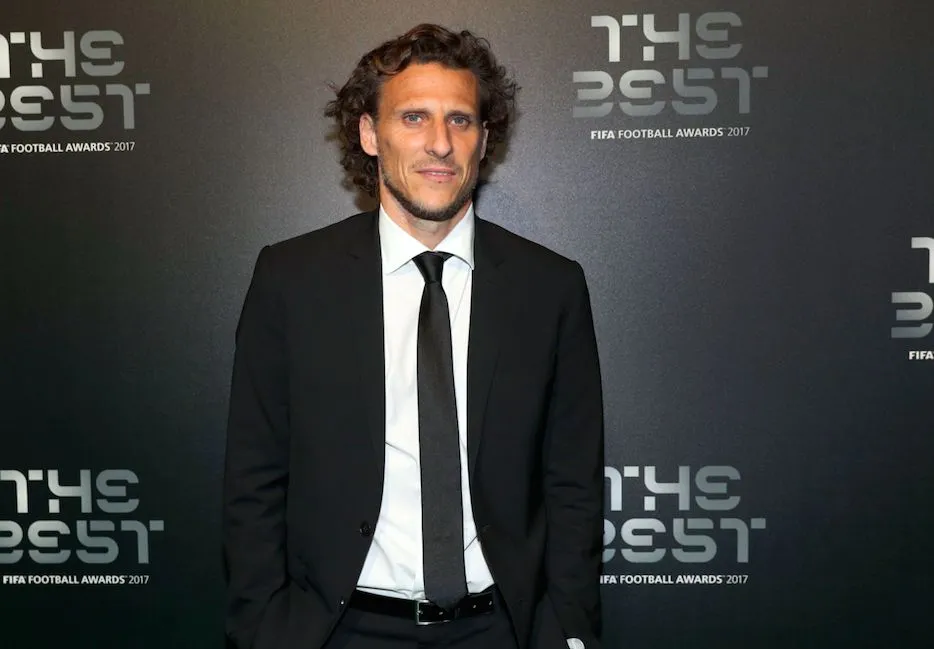 Diego Forlán signe à Hong Kong