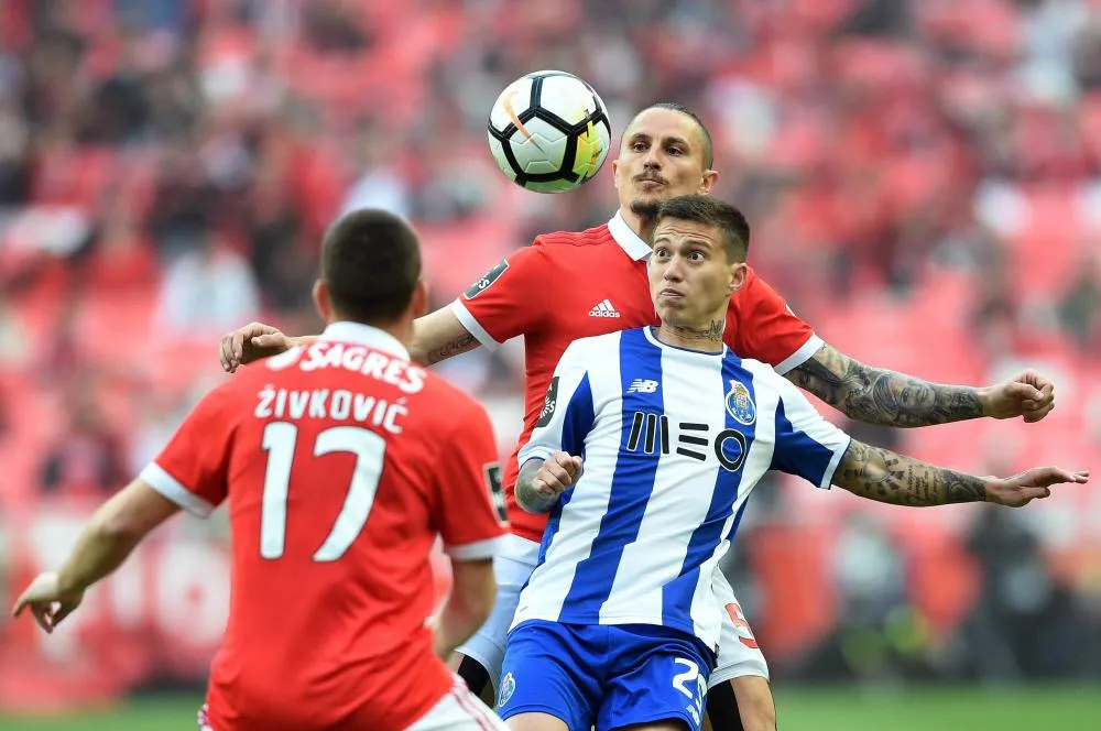 Porto s&rsquo;impose à Lisbonne et file vers le titre