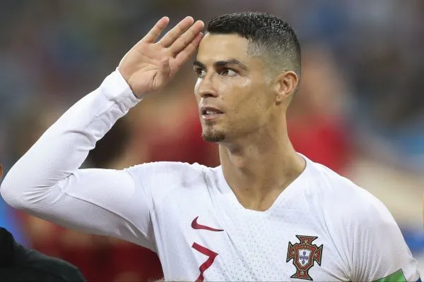 Cristiano Ronaldo signe à la Juventus