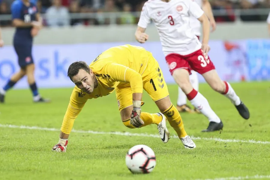 Aligner des joueurs de futsal sur un gazon, une fausse bonne idée