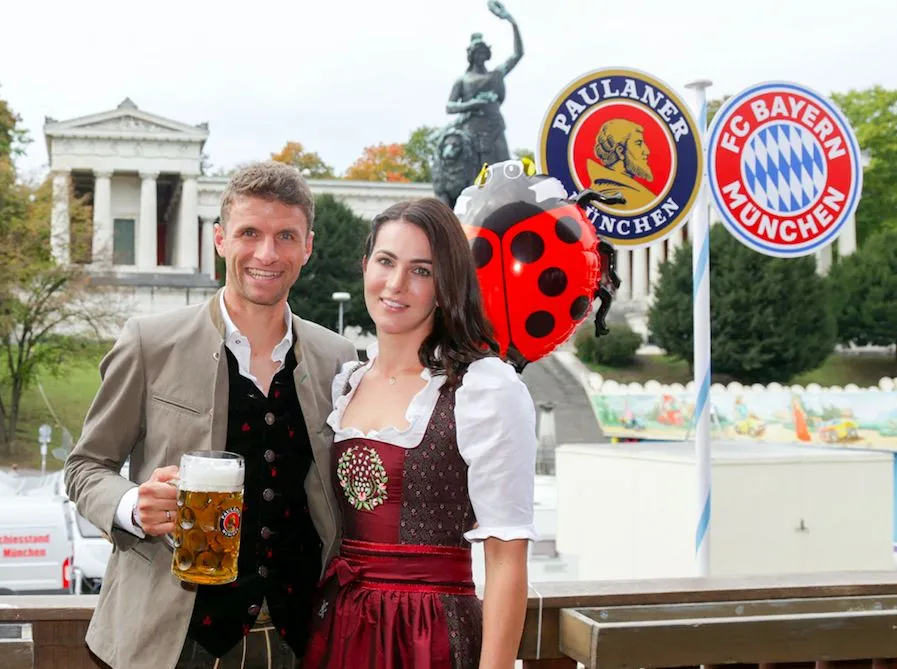 Quand la femme de Thomas Müller critique l&rsquo;entraîneur du Bayern