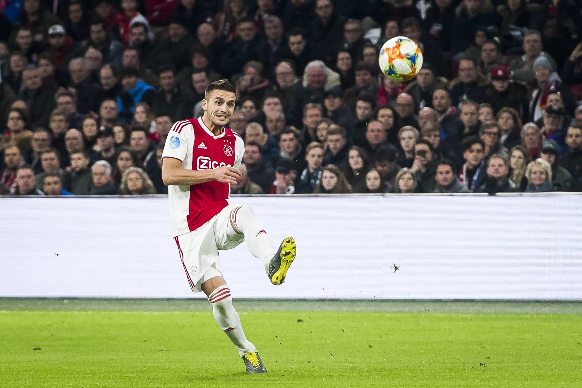 L&rsquo;Ajax terrasse le PSV et reste en course pour le titre