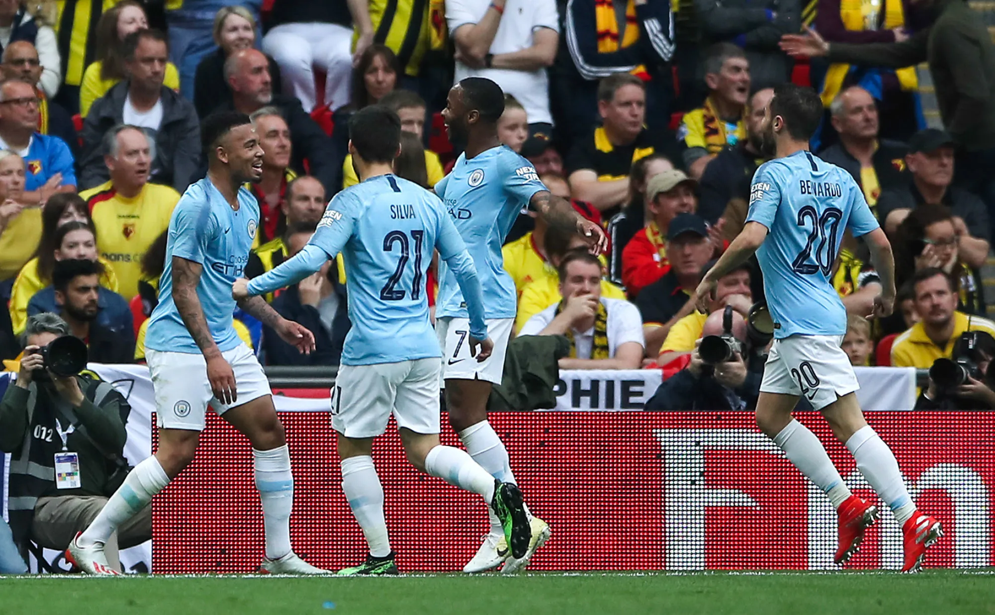 Manchester City bat Watford et s&rsquo;offre la FA Cup