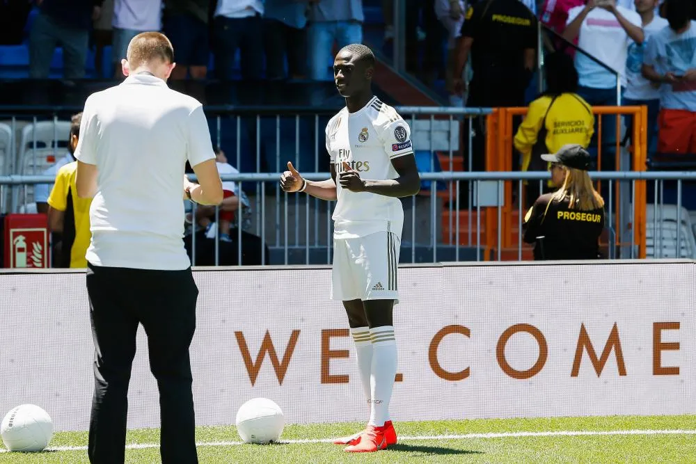 La laborieuse série de jongles de Ferland Mendy