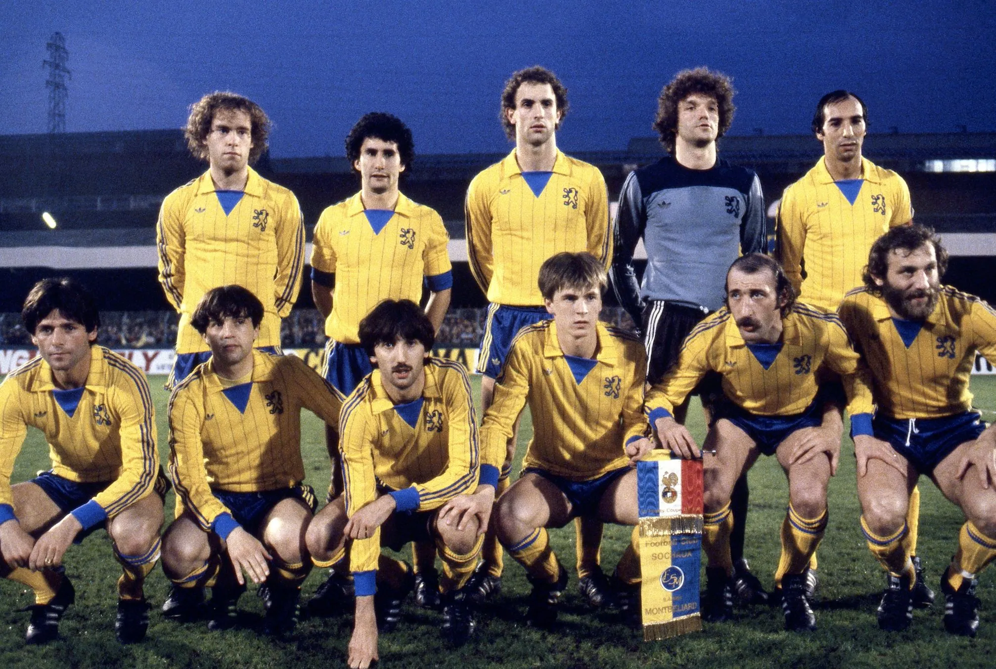 Top 10 : Maillots jaunes du foot