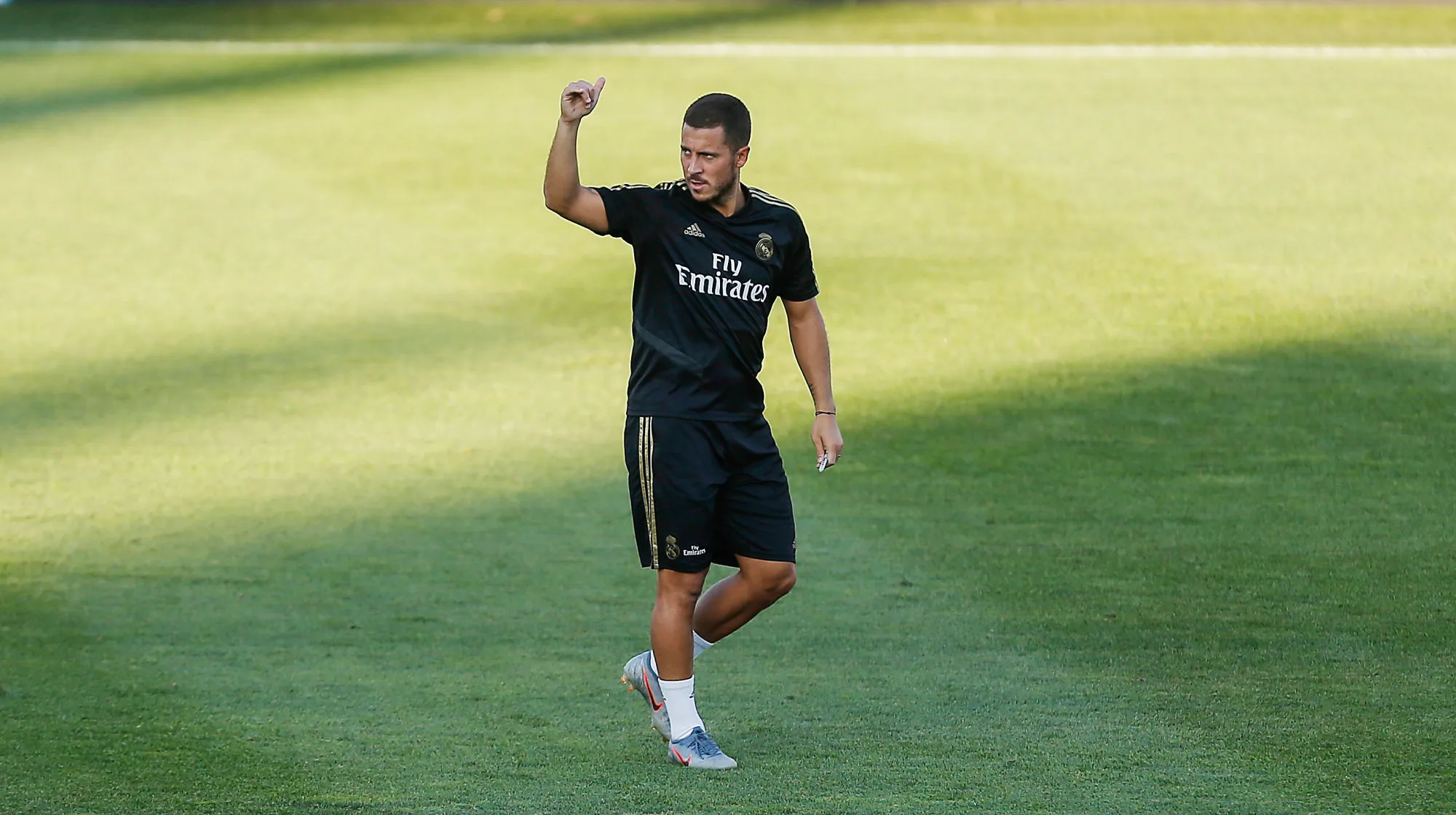 Hazard rend hommage à l&rsquo;homme sur la lune en portant le numéro 50