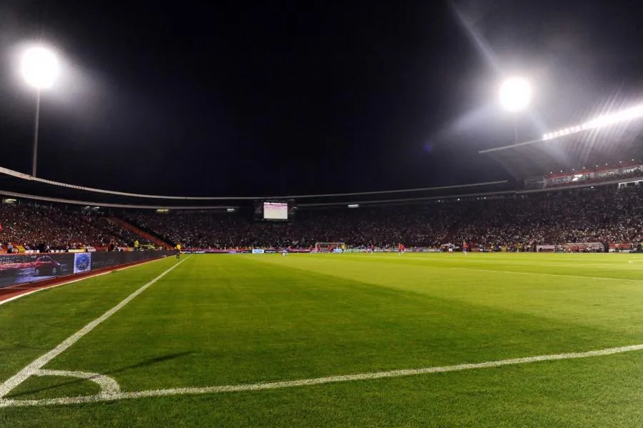 L&rsquo;Étoile rouge de Belgrade expose un char d&rsquo;assaut devant son stade