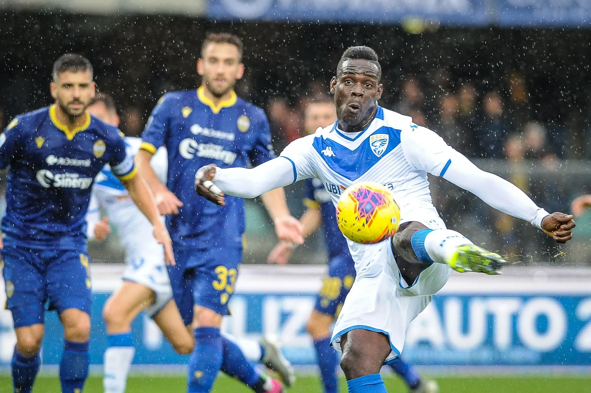 Mario Balotelli ciblé par des cris racistes à Vérone