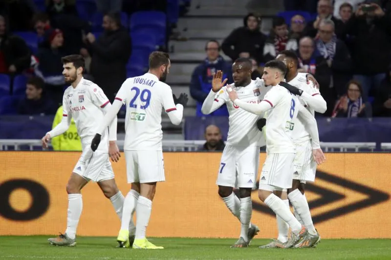 Lyon coule Brest et passe en demies