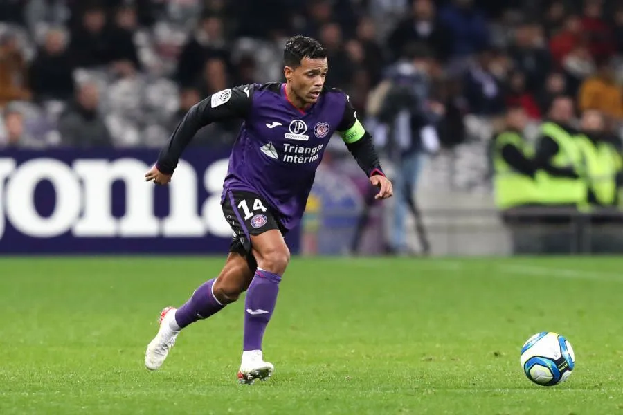 Dossevi et Leya Iseka auraient regardé un match sur leur portable lors d'OL-TFC