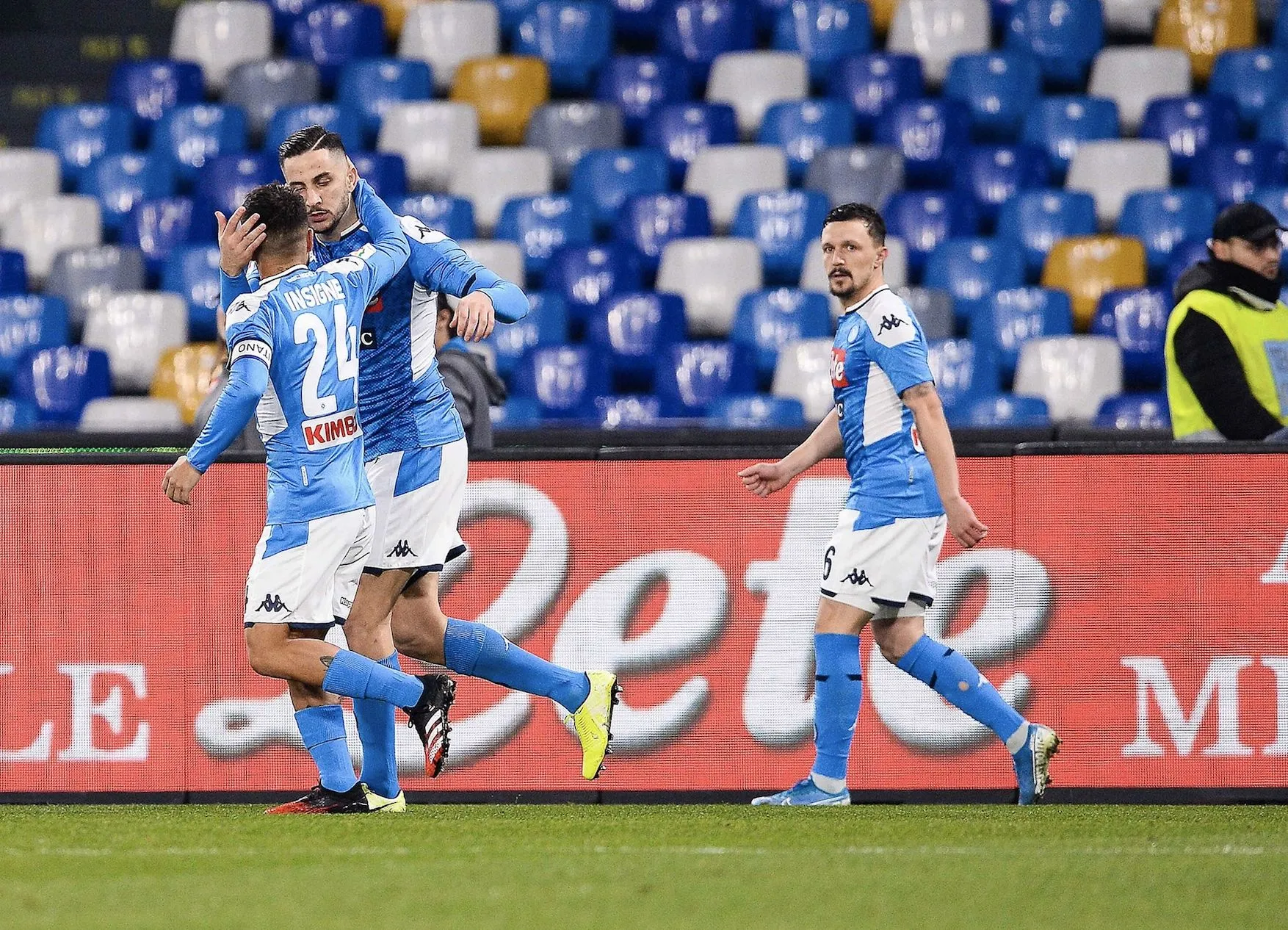 Naples fait tomber la Lazio