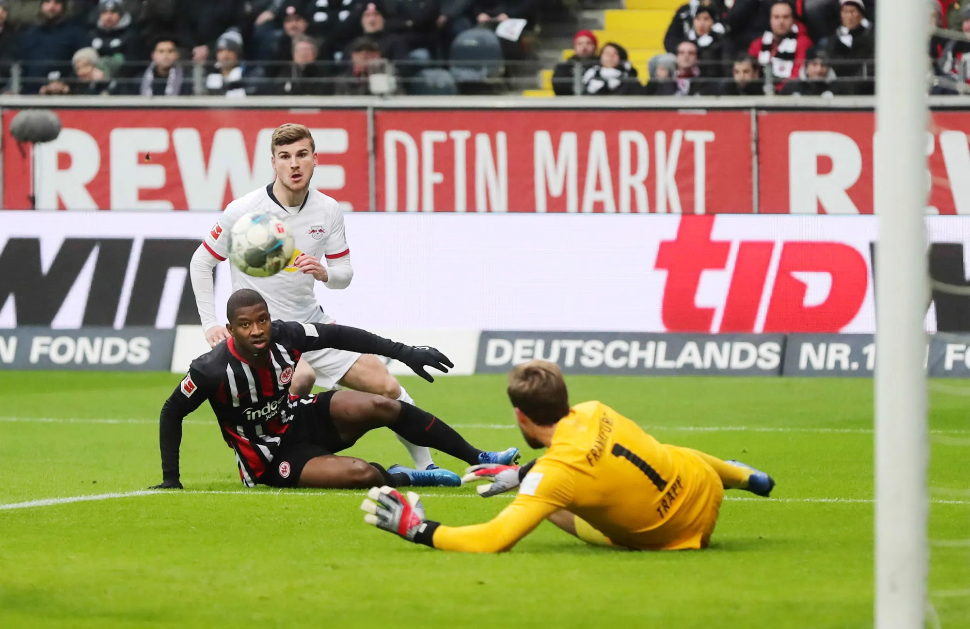 Leipzig trébuche face à Francfort, Gladbach galope contre Mayence