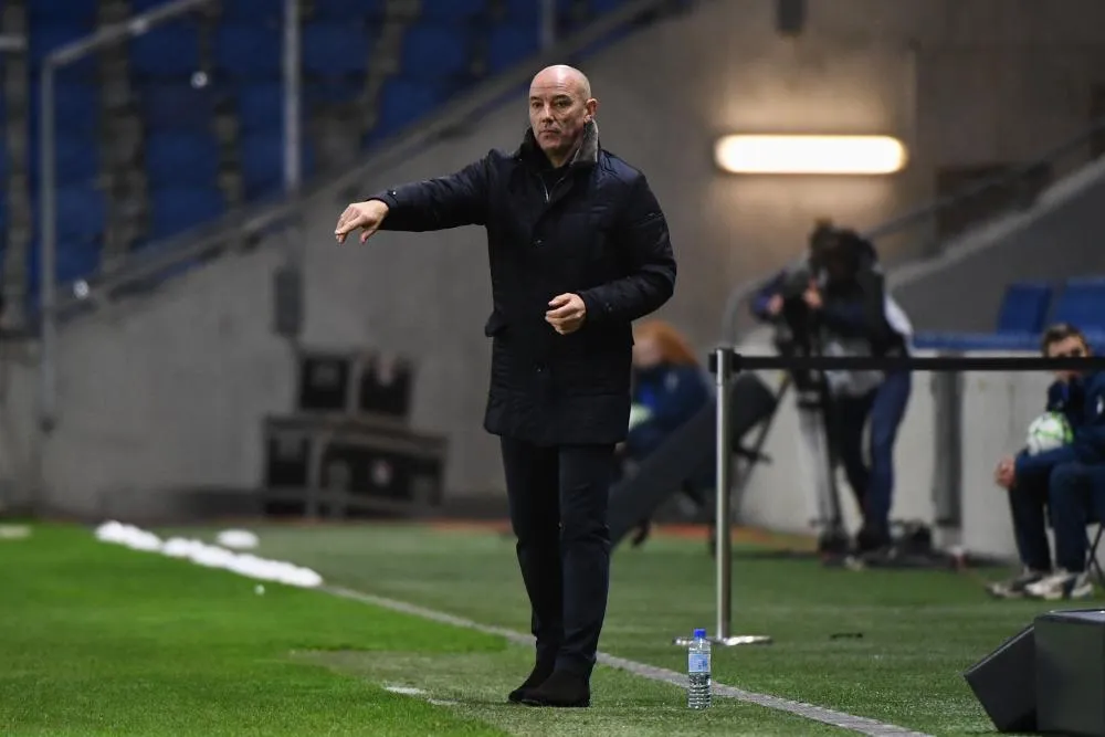 Paul Le Guen «<span style="font-size:50%">&nbsp;</span>sous le choc<span style="font-size:50%">&nbsp;</span>» de l&rsquo;arrêt de Ligue 2