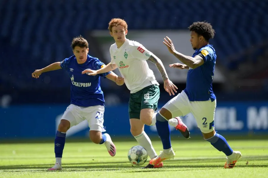 McKennie a porté un brassard en hommage à George Floyd lors de Schalke-Werder