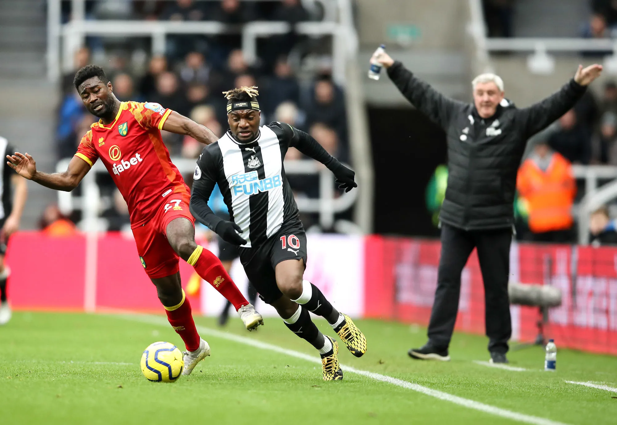 Allan Saint-Maximin : «<span style="font-size:50%">&nbsp;</span>J’aime un coach comme Steve Bruce<span style="font-size:50%">&nbsp;</span>»