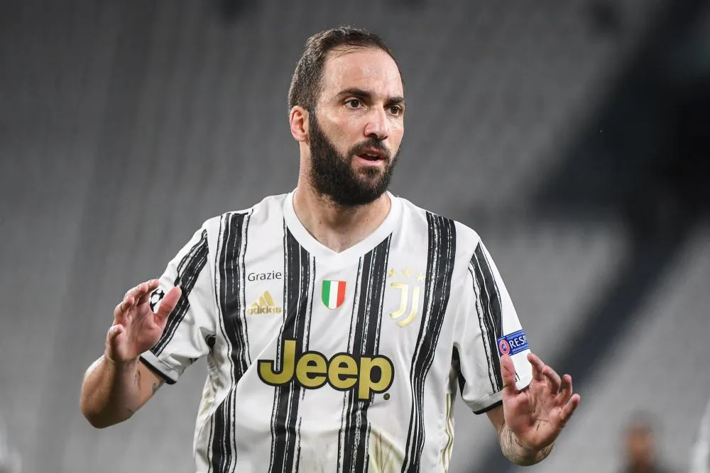 La Juventus officialise le départ de Higuaín