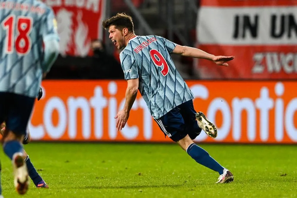 Entré à la 89e minute, Huntelaar plante un doublé et sauve l’Ajax