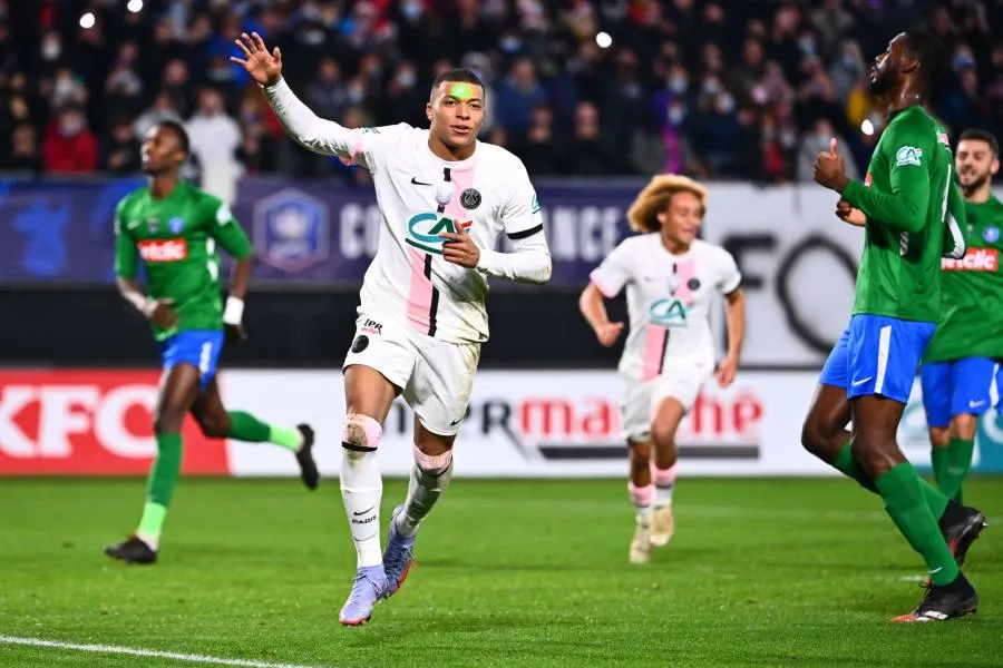 Le PSG de Mbappé écarte Feignies-Aulnoye