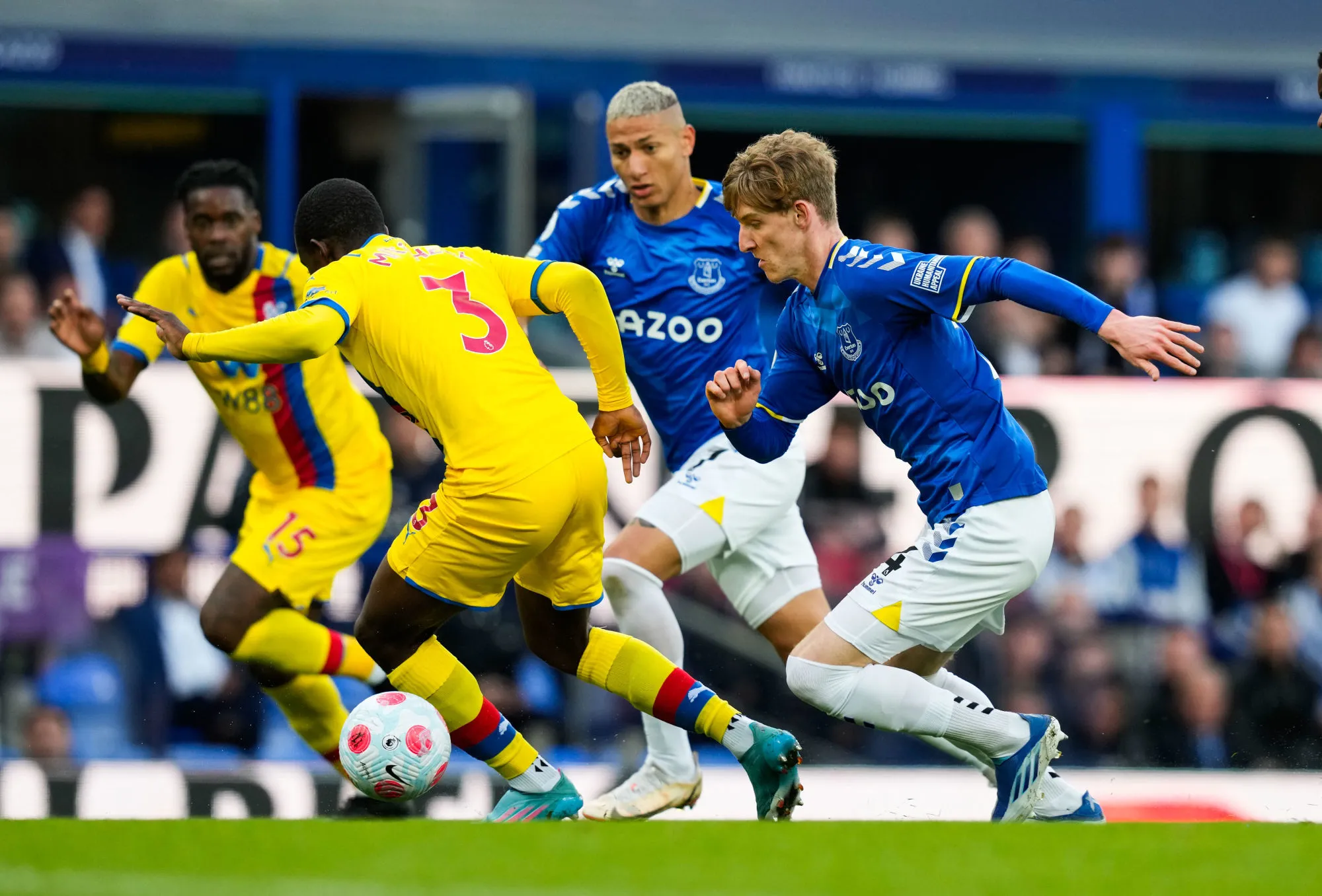 Everton arrache son maintien, Burnley toujours en vie