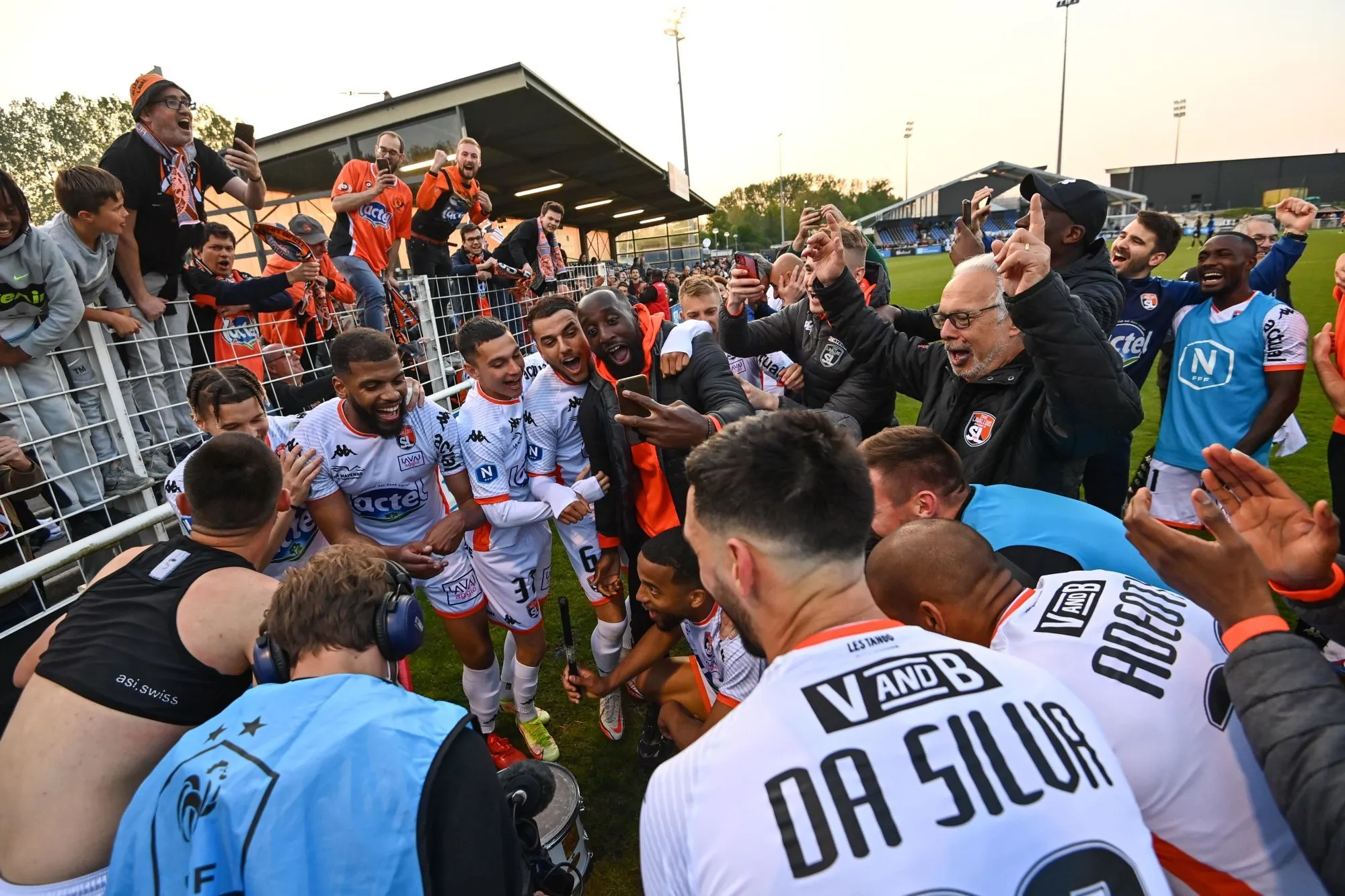 Laval en Ligue 2 après sa victoire à CHambly