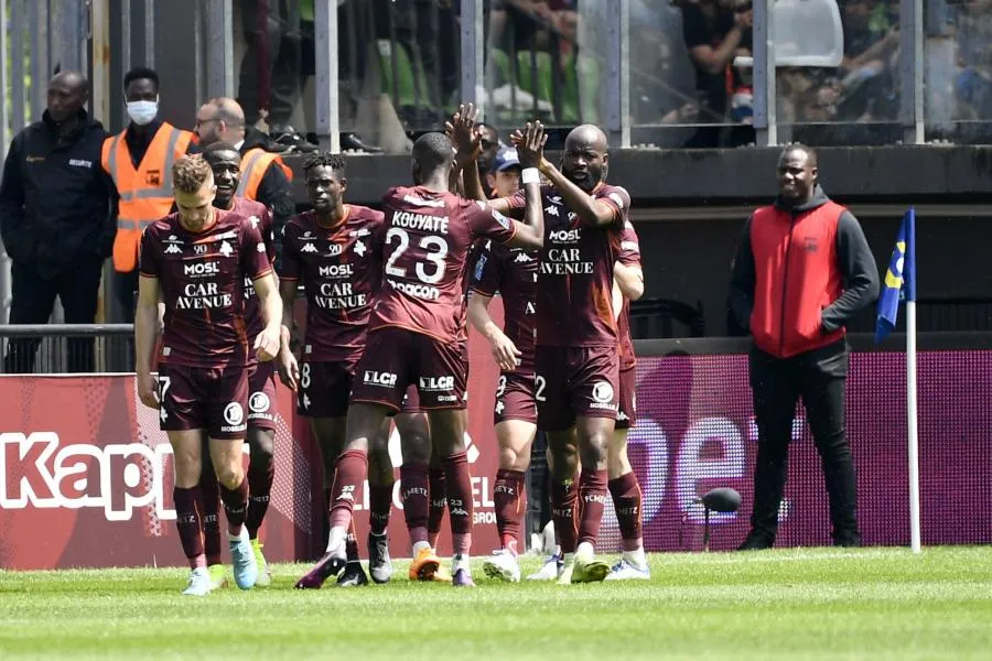 Metz enfonce l&rsquo;OL et relance la course aux barrages