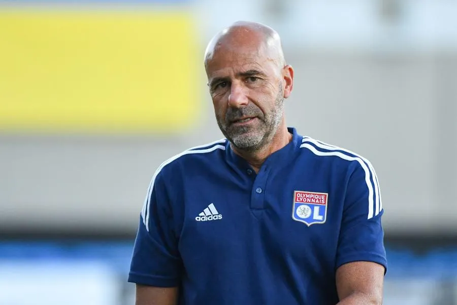 Peter Bosz confirme qu’il cherche à recruter un numéro 6