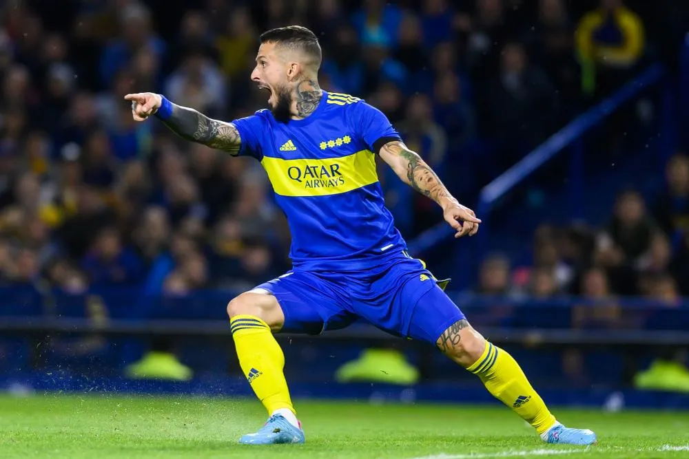 Darío Benedetto offre le Superclásico à Boca Juniors  et célèbre comme un beau diable