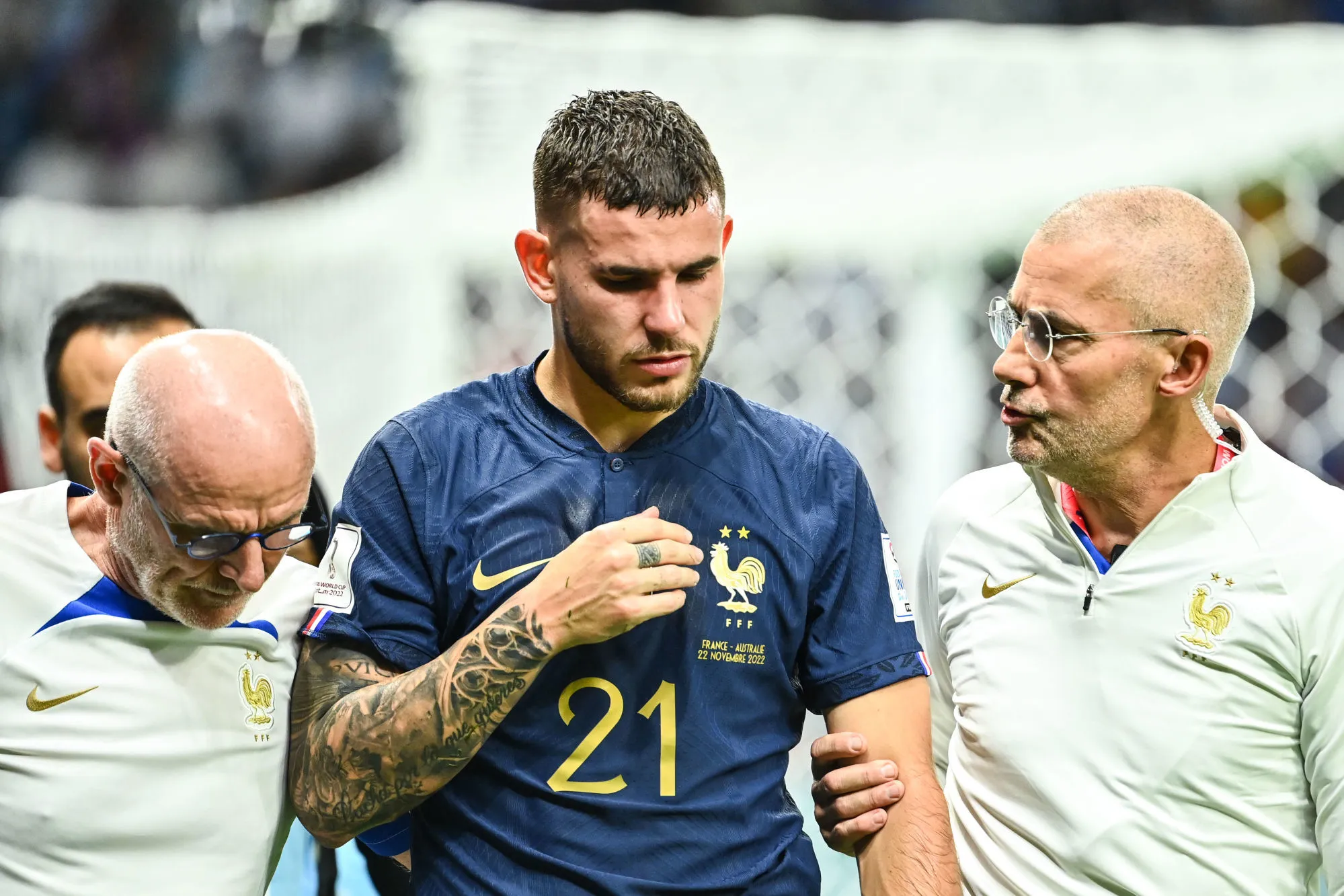 Lucas Hernandez sorti sur blessure après le but de l&rsquo;Australie