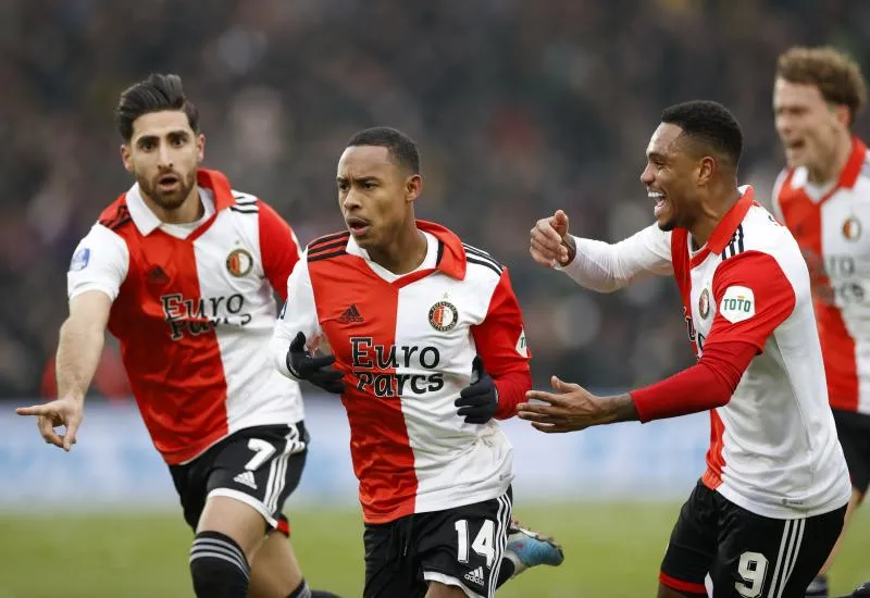 L&rsquo;Ajax ralentit Feyenoord