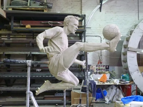 Photo : La statue de Bergkamp