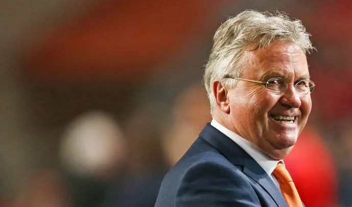 La fédé australienne annonce Hiddink à Chelsea