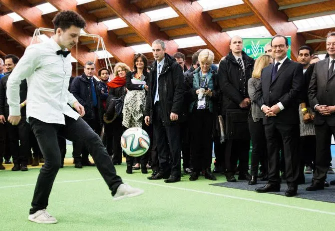 François Hollande est-il un footballeur décent ?