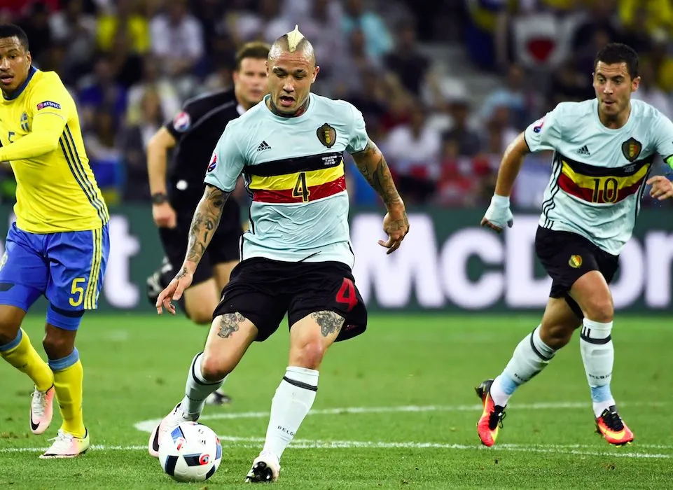 Nainggolan surpris avec un paquet de cigarettes