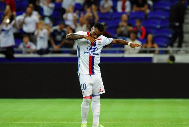 Aulas assure que Lacazette va rester