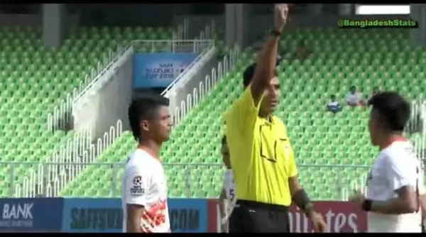 Vidéo : Un arbitre exclut le mauvais joueur