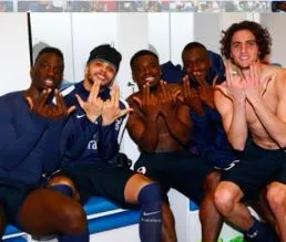 Les Parisiens chambrent Cabella et son signe Jul