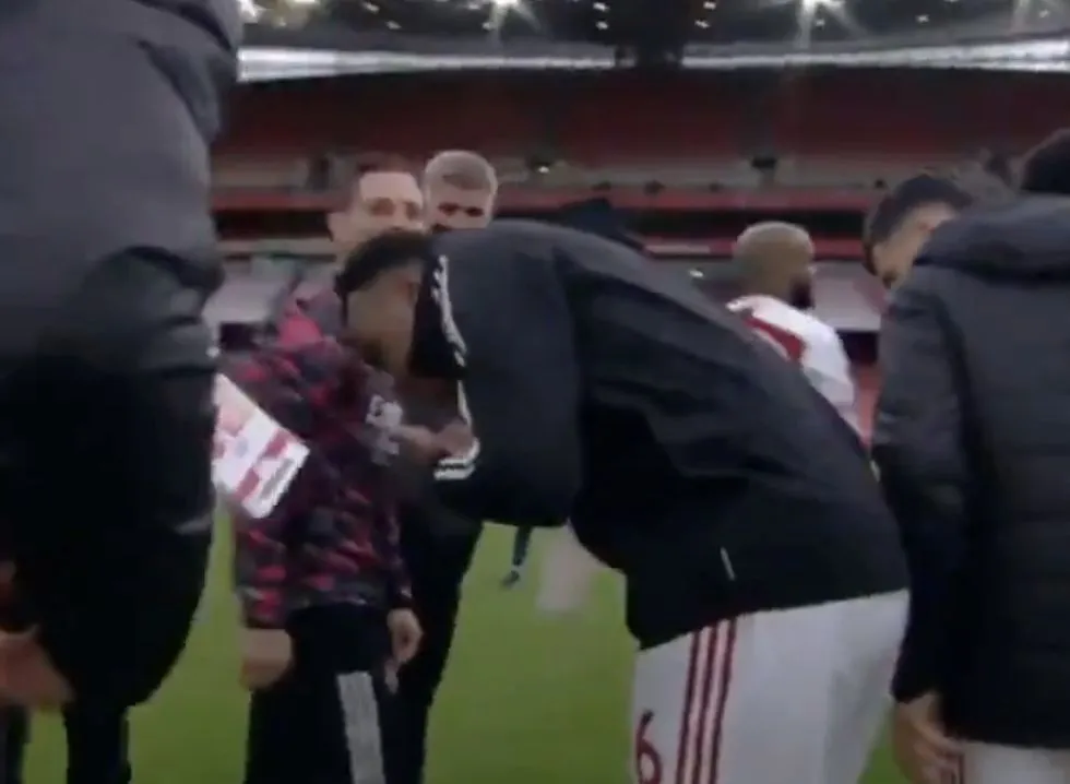 Quand Gabriel perd une dent en disant au-revoir à David Luiz