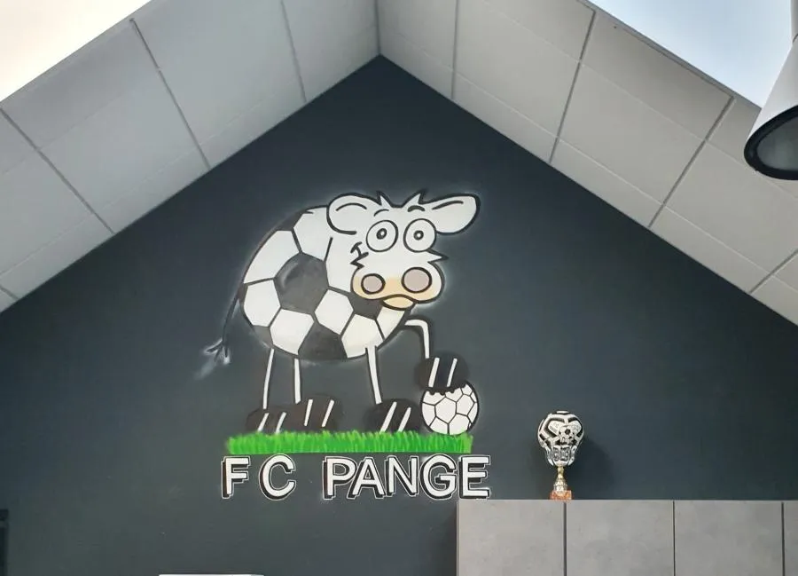 FC Pange, le logo de la dérision